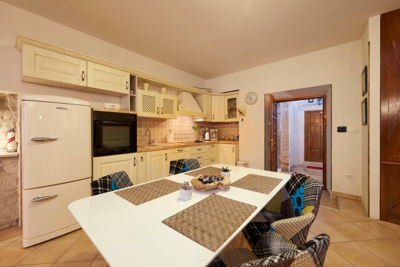 Apartment Capo Residence - Old Town - Parking Trogir Zewnętrze zdjęcie