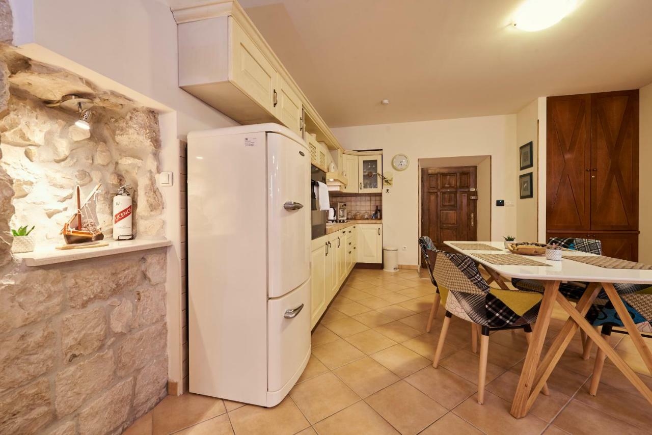 Apartment Capo Residence - Old Town - Parking Trogir Zewnętrze zdjęcie